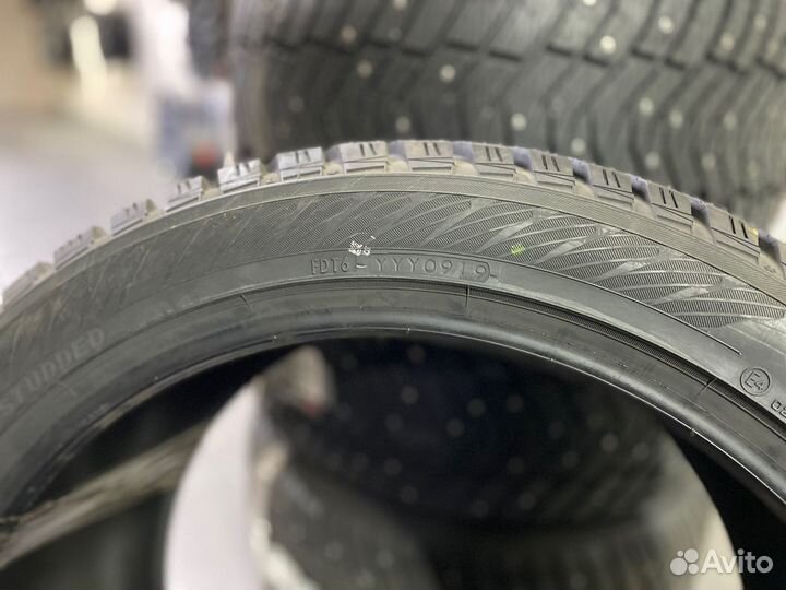 Yokohama Ice Guard IG65 295/40 R21 111T