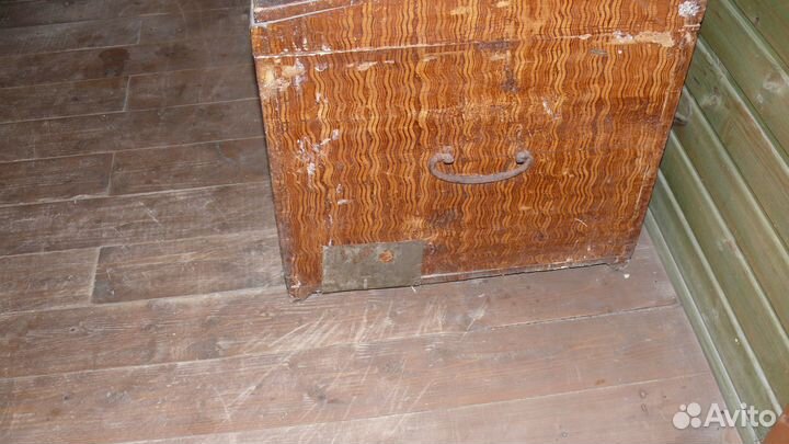 Сундук старинный