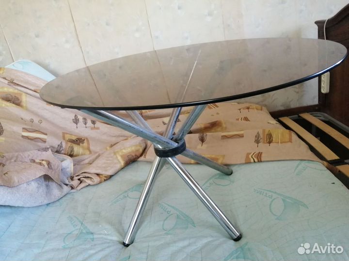 Стол стеклянный