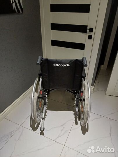 Кресло-коляска для инвалидов с ручным приводом