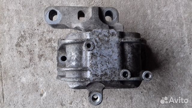 Опора двигателя правая WV Passat B-6