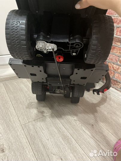 Машинка каталка электромобиль mercedes