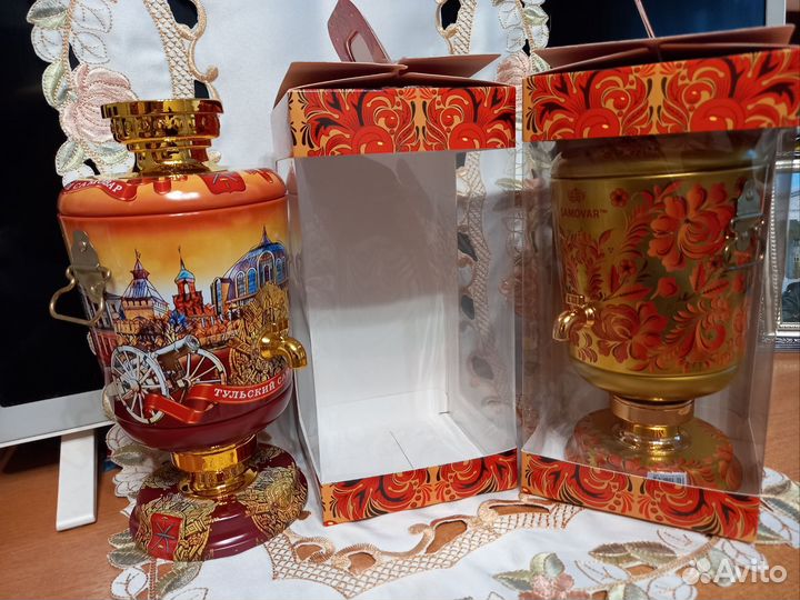 Сувенирные самовары с чаем