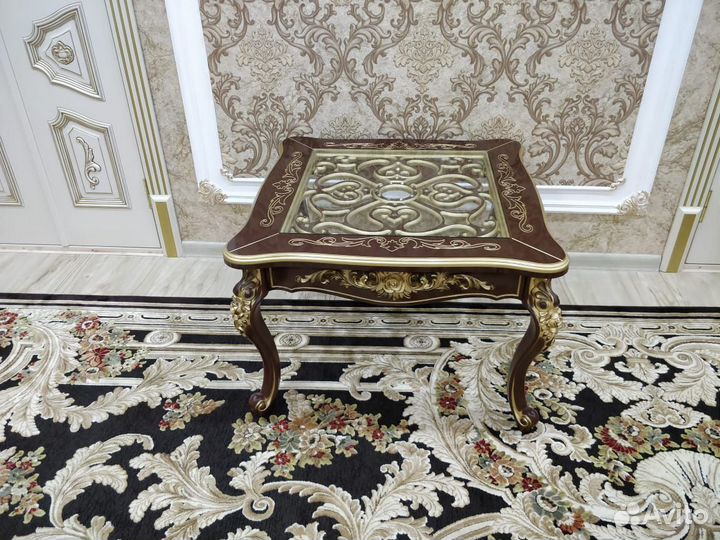 Журнальный столик