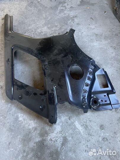 Заднее крыло на Ford Explorer