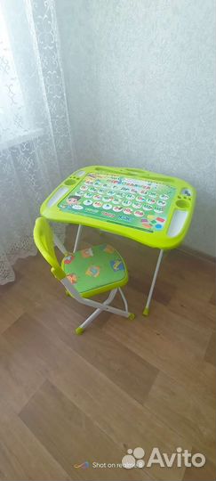 Детский письменный стол и стул