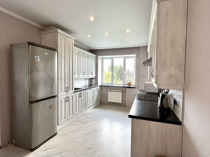 3-к. квартира, 93 м², 3/11 эт.