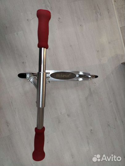 Городской самокат Razor A5 lux серебристо-красный