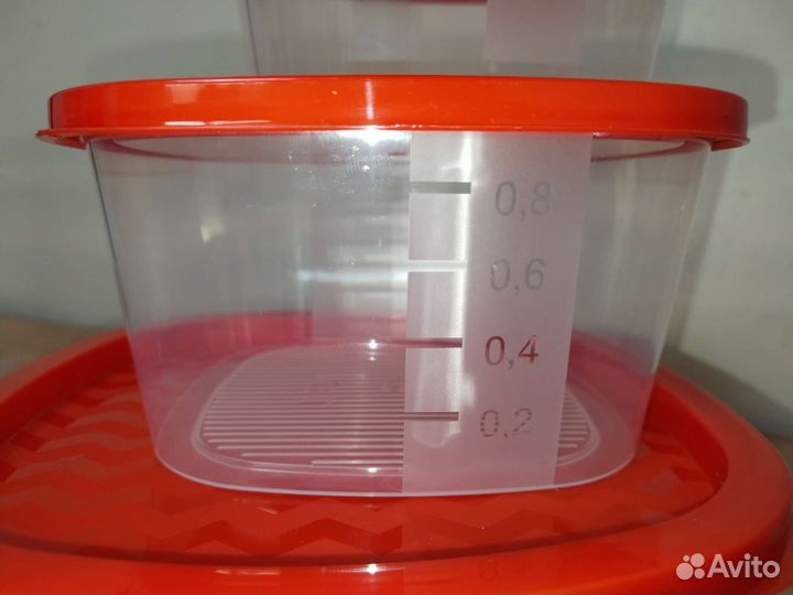 Пластиковые контейнеры для хранения продуктов