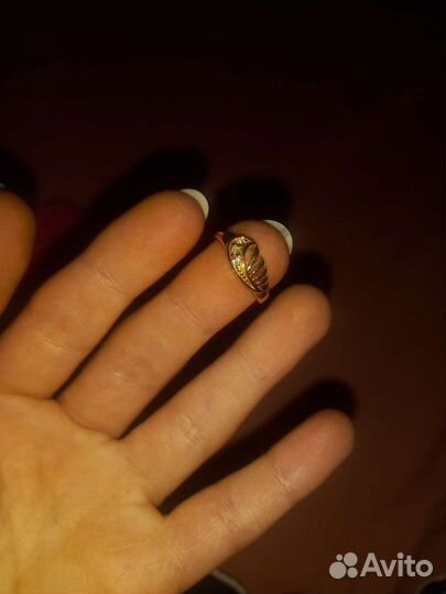 Золотое кольцо новое фианиты
