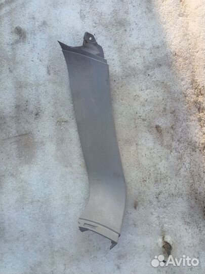 Обшивка двери багажника правая Opel Zafira B