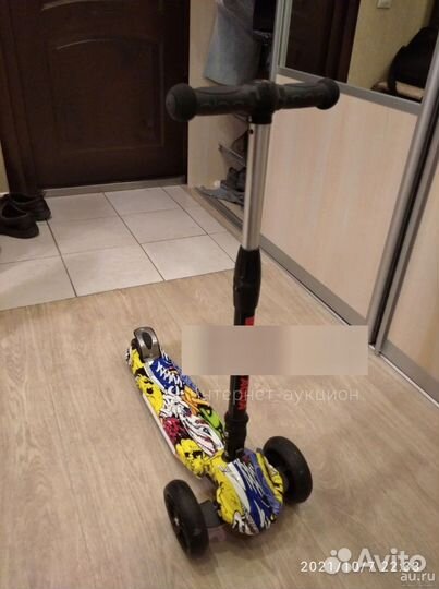 Самокат трехколесный