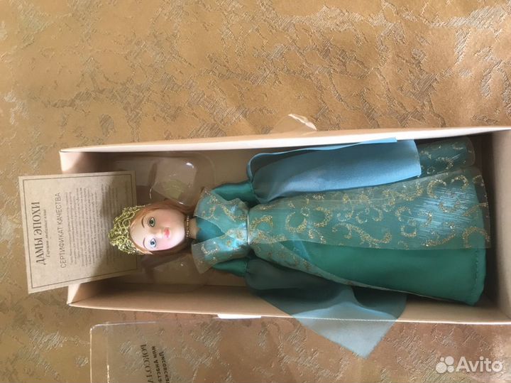 Коллекционная фарфоровые кукла