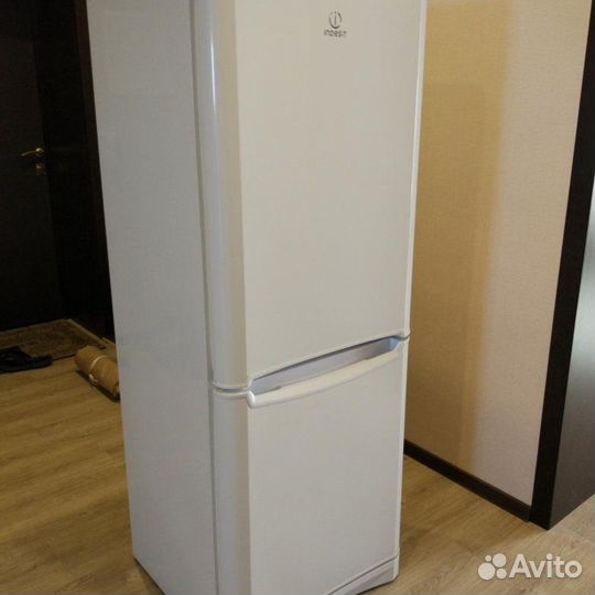 Холодильник бу indesit