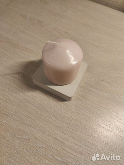 Свеча в гипсовом подсвечнике