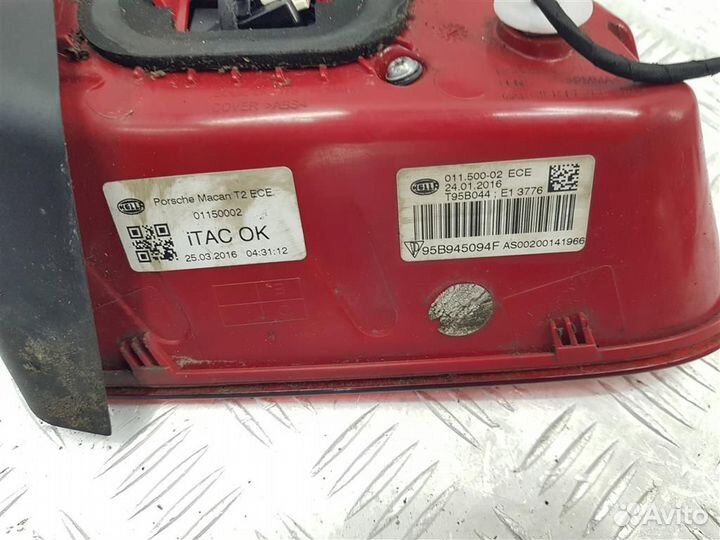 95B945094 Фонарь крышки багажника правый Porsche