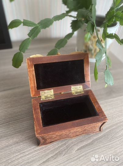 Поделка из дерева шкатулка