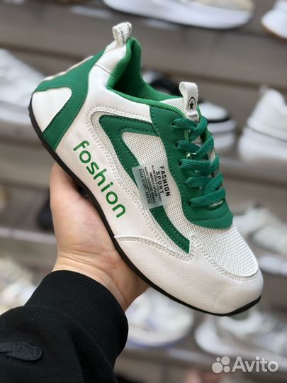 Кроссовки женские