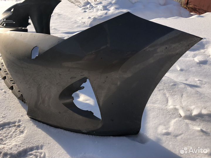 Продам бампер передний тойота