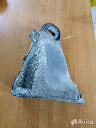 8a0199308vagкронштейн двигателя правый audi 80