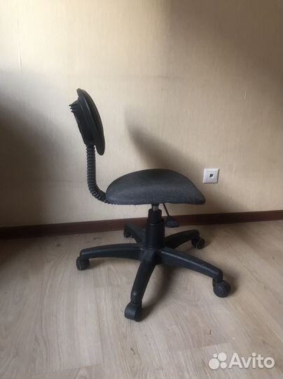 Офисный стул небольшой