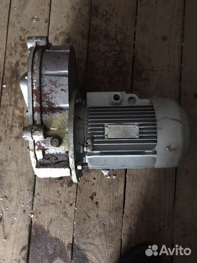 Продам мотор редуктор для мясорубки