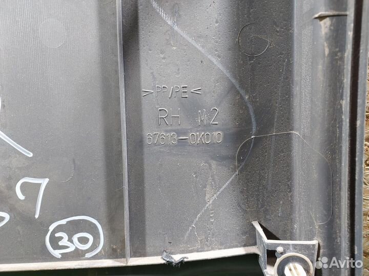 Обшивка двери задняя R G7 toyota Hilux (2005-2015)