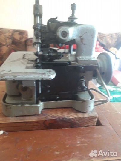 Прямоострочная швейная машина и оверлок