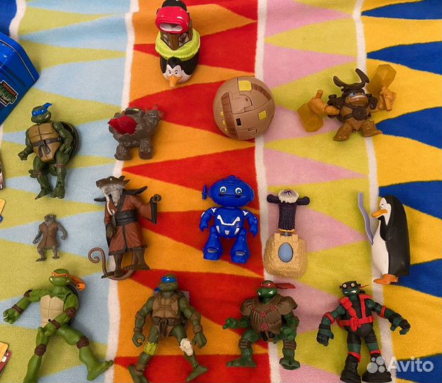 Игрушки и карточки черепаши Нинзя