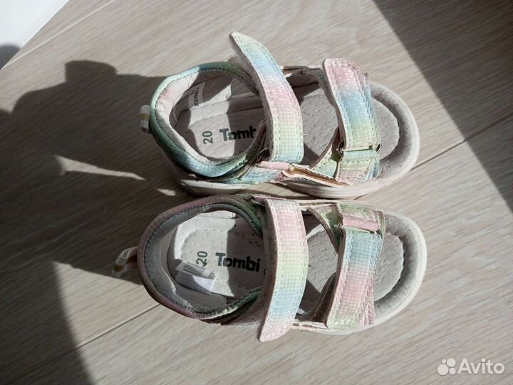Босоножки для девочки новые 20
