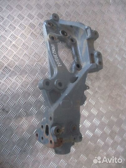 Кронштейн буксировочного крюка Mercedes-Benz A9613