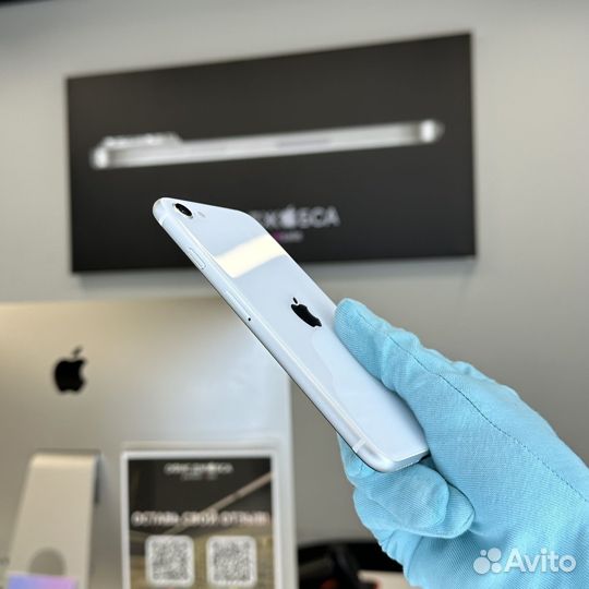 iPhone SE, 64 ГБ