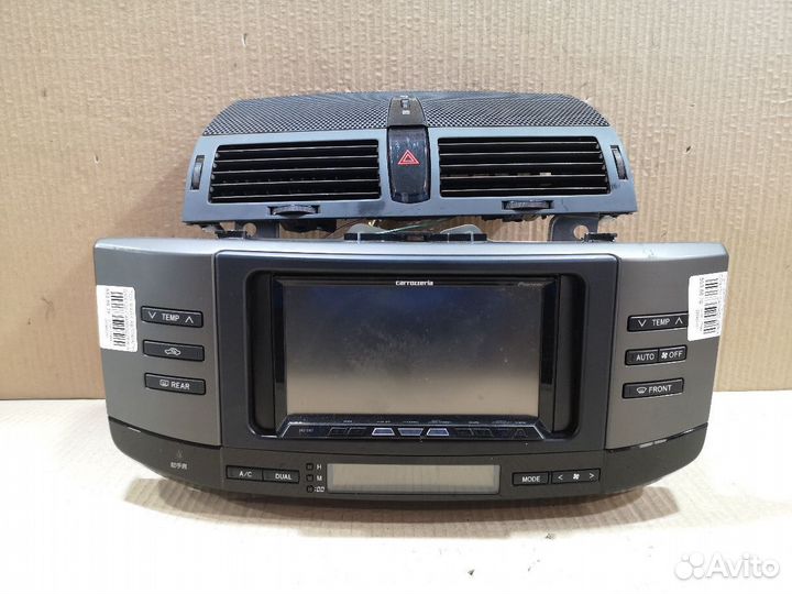 Автомагнитофон на Toyota Mark X GRX120