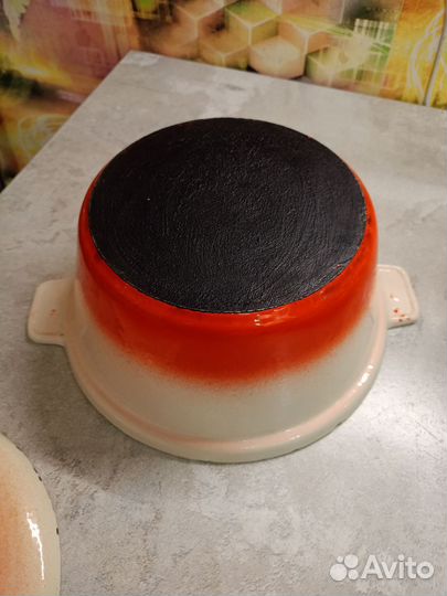 Кастрюля чугунная эмалированная СССР