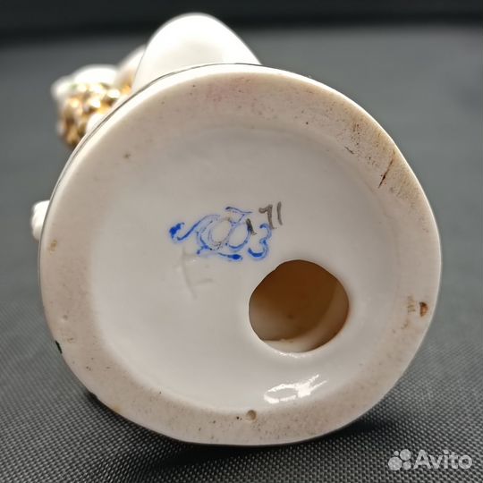 Фарфор Мальчик с Виноградом лфз