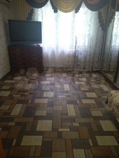 2-к. квартира, 40 м², 1/4 эт.