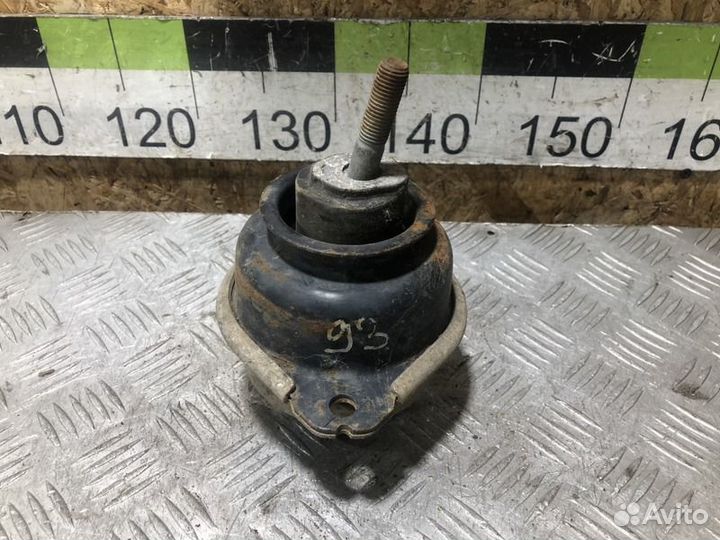 Опора двигателя правая Porsche Cayenne