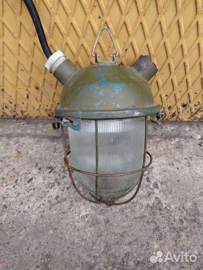 Фонарь закрытого типа