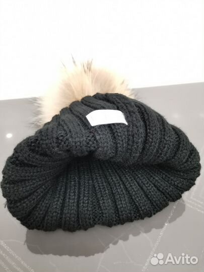 Женская шапка с помпоном из натурального меха