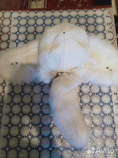 Женская песцовая шапка-ушанка с козырьком