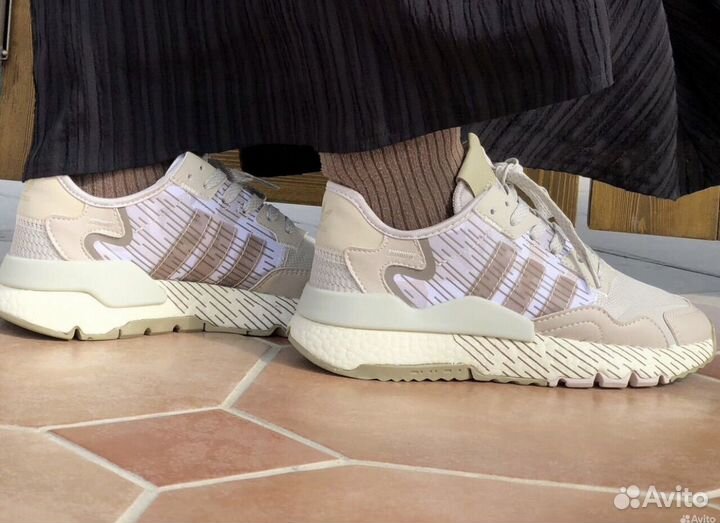 Кроссовки женские