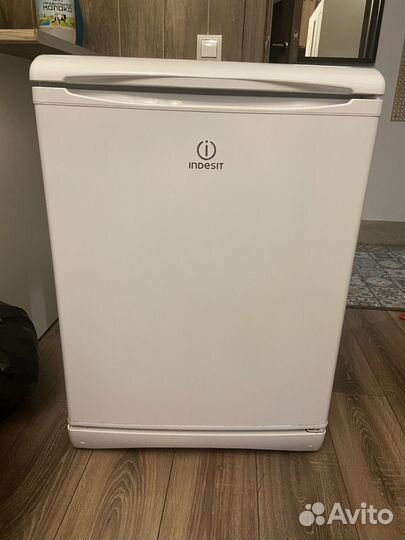 Минихолодильник с морозильной indesit бу
