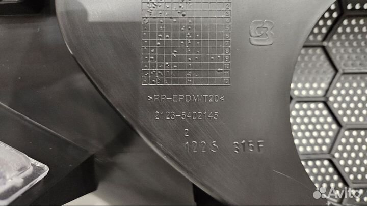 Облицовка задней стойки левая Нива