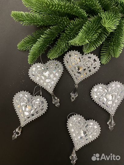 Елочные игрушки. Сердце. Блестящие игрушки