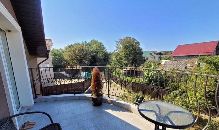 Дом 180 м² на участке 6 сот.