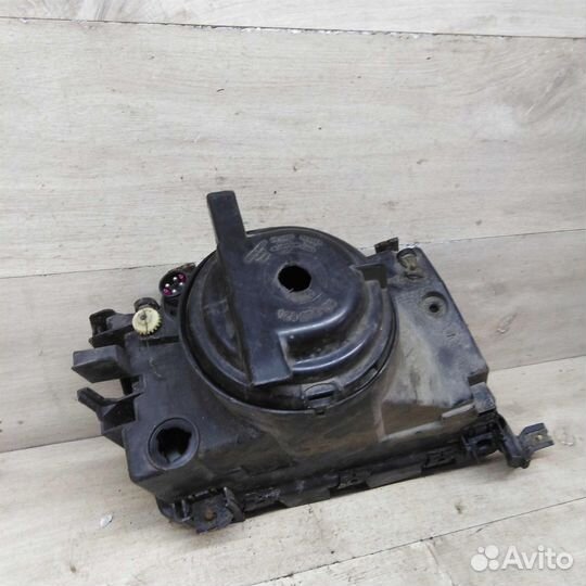 Фара передняя левая Audi 100 C4