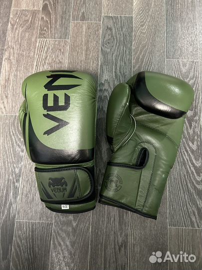 Боксерские перчатки venum 16 oz