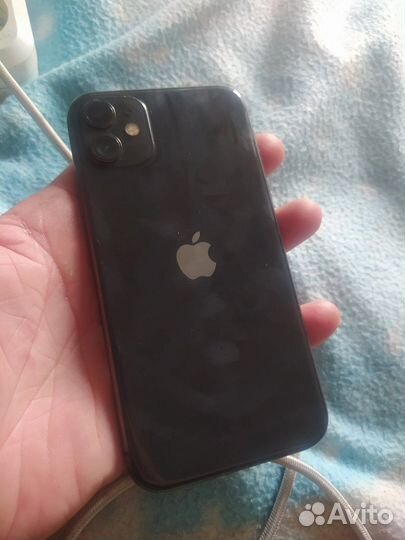 Телефон iPhone 11