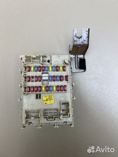 Блок предохранителей Nissan Primera P12