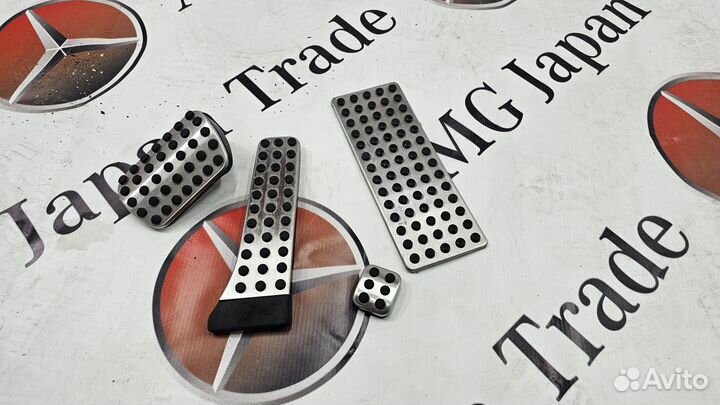 Накладки на педали на Mercedes W211